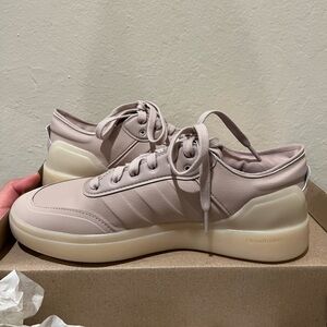 New 7.5 Adidas Court Revival Taupe